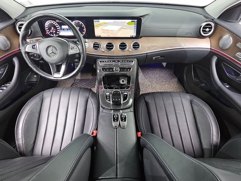 2018 Mercedes-Benz E-Class E300 4MATIC Exclusive photo 7