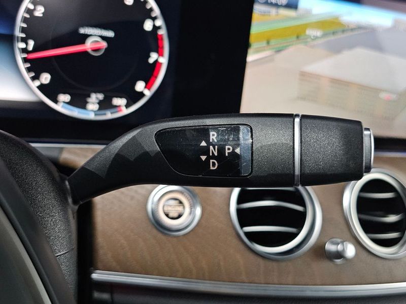 2018 Mercedes-Benz E-Class E300 4MATIC Exclusive photo 9