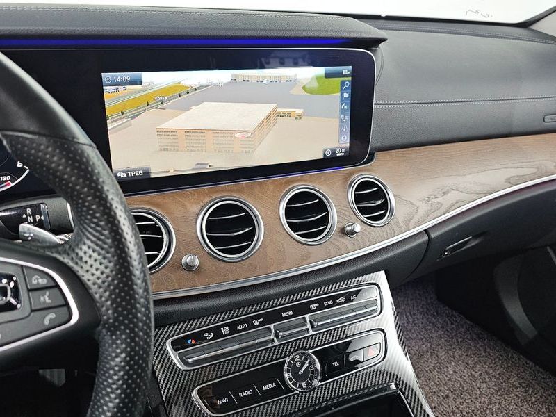 2018 Mercedes-Benz E-Class E300 4MATIC Exclusive photo 16