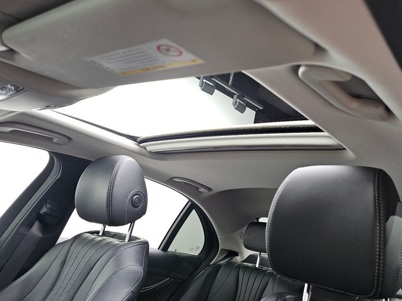 2018 Mercedes-Benz E-Class E300 4MATIC Exclusive photo 19