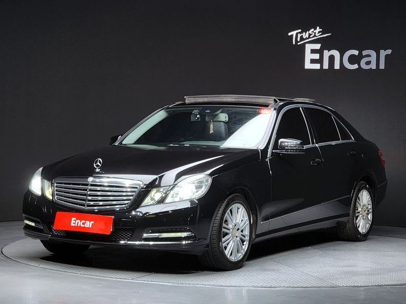 2012 Mercedes-Benz E-Class E300 Elegance photo 1