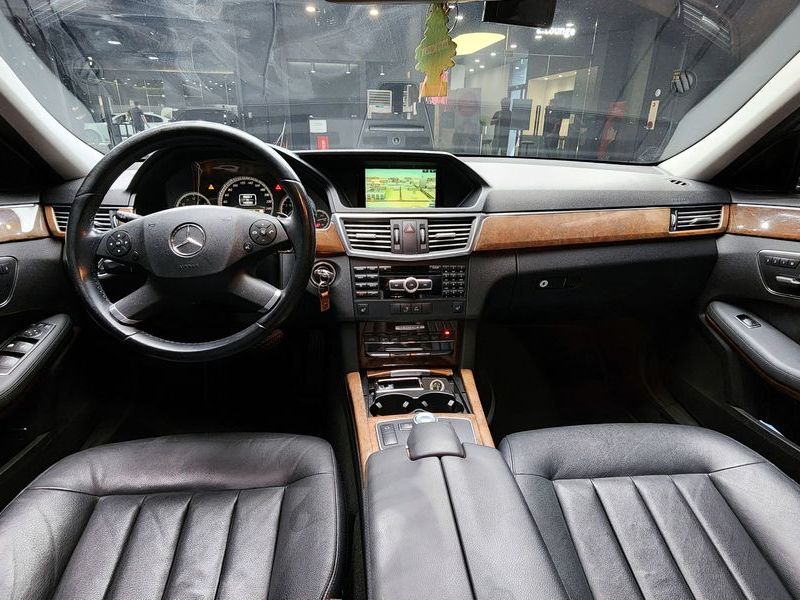 2012 Mercedes-Benz E-Class E300 Elegance photo 7