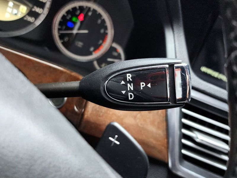 2012 Mercedes-Benz E-Class E300 Elegance photo 9