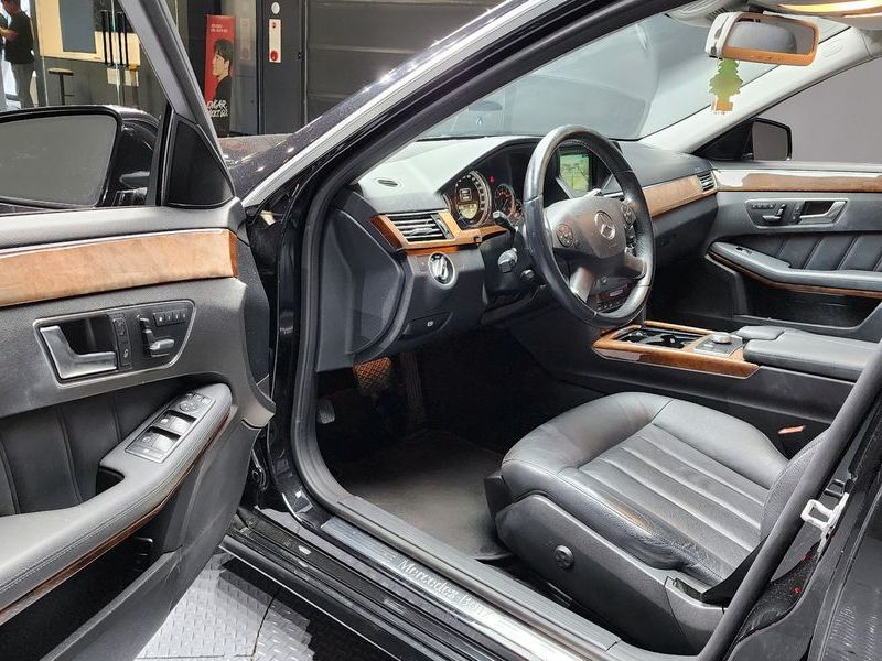 2012 Mercedes-Benz E-Class E300 Elegance photo 10