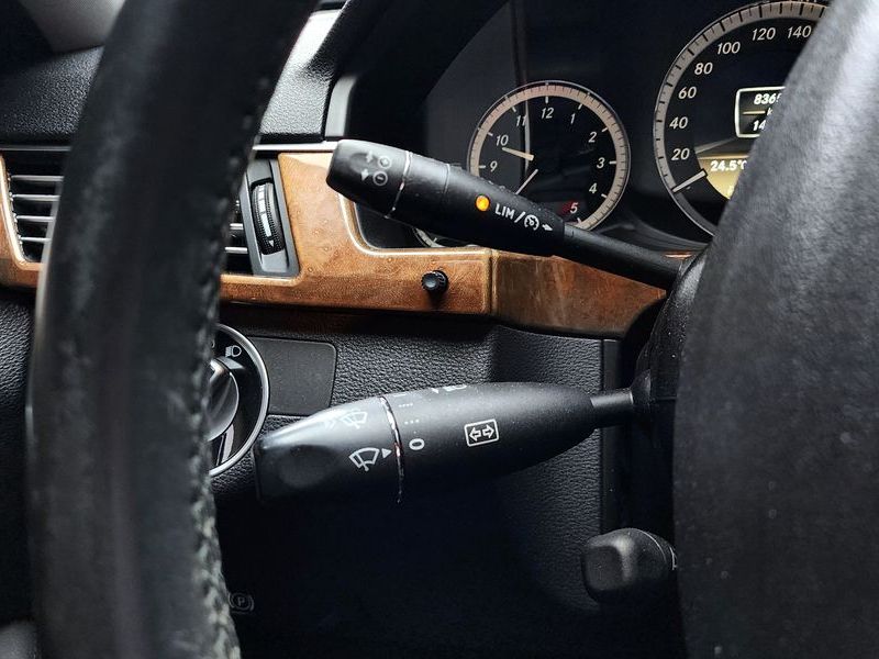 2012 Mercedes-Benz E-Class E300 Elegance photo 17