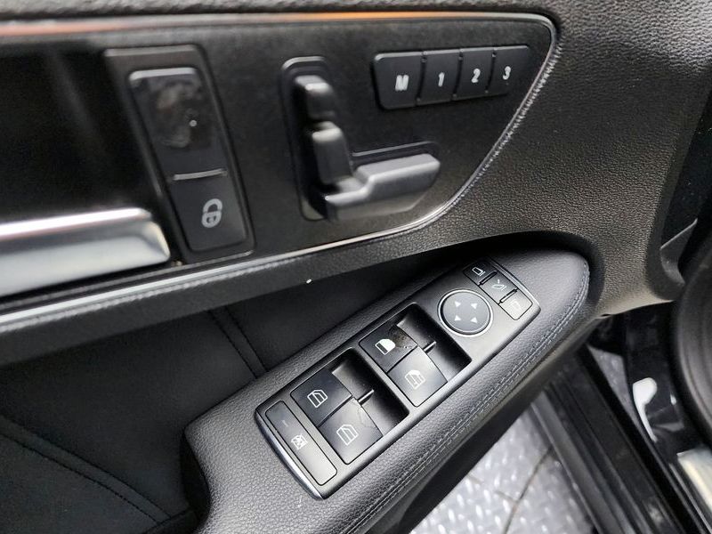 2012 Mercedes-Benz E-Class E300 Elegance photo 19