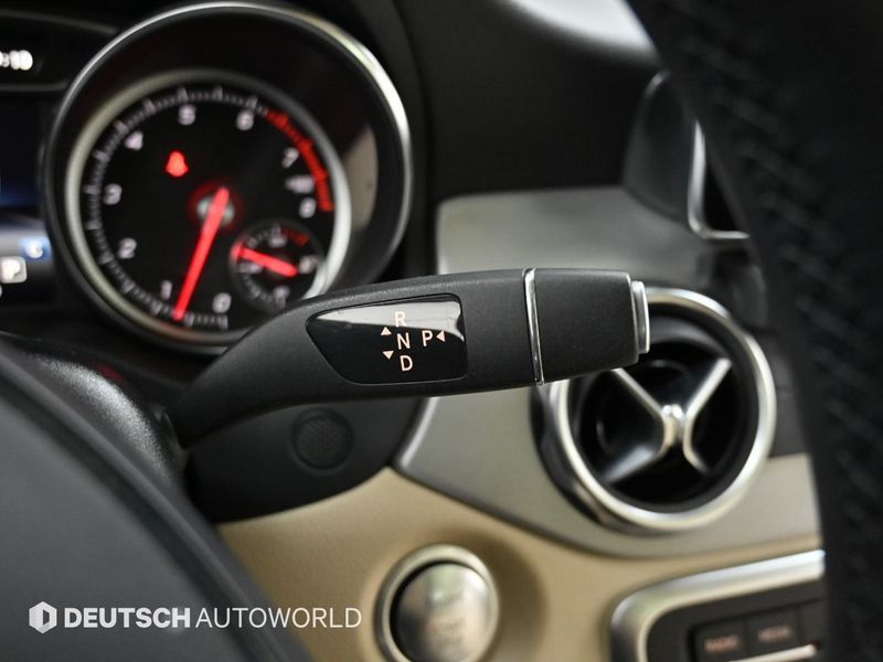 2018 Mercedes-Benz A-Class GLA220 Premium photo 13