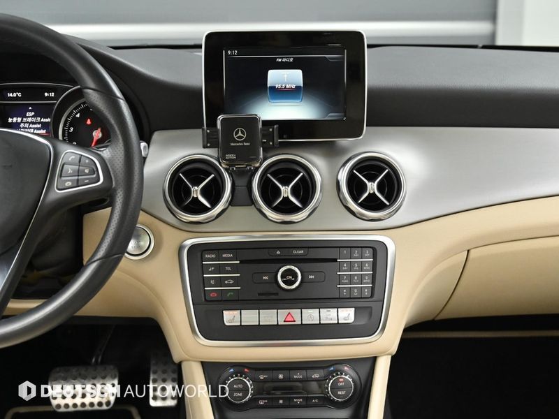 2018 Mercedes-Benz A-Class GLA220 Premium photo 14