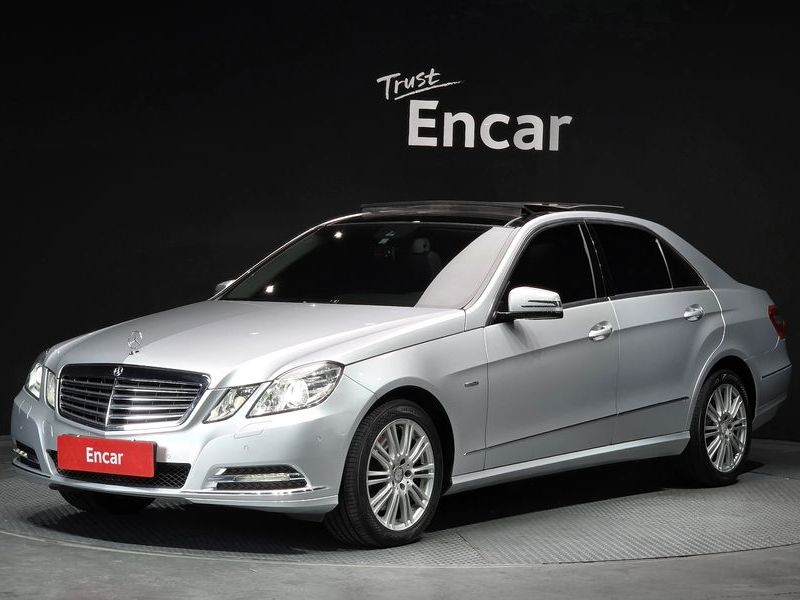 2012 Mercedes-Benz E-Class E300 Elegance photo 1