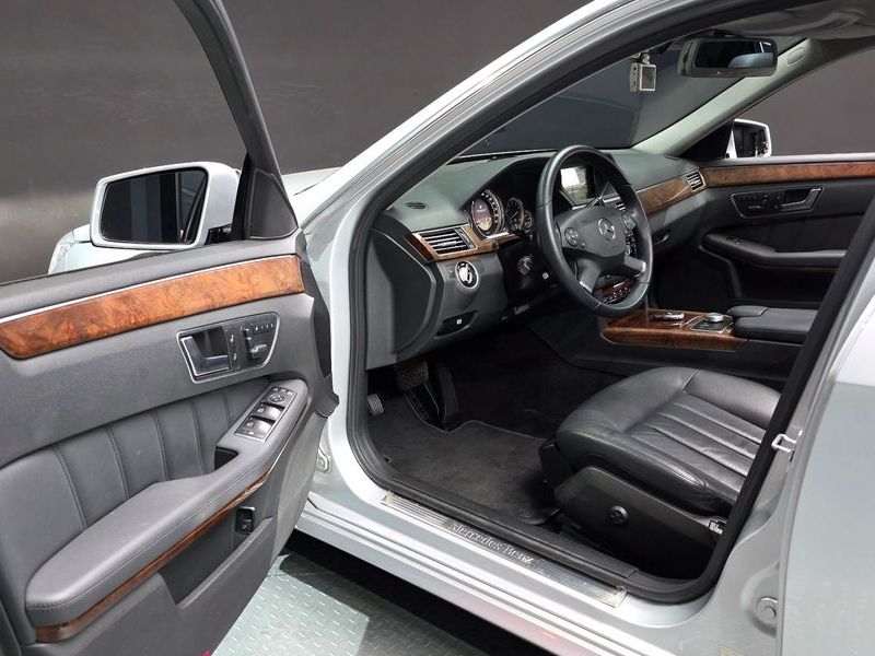 2012 Mercedes-Benz E-Class E300 Elegance photo 10
