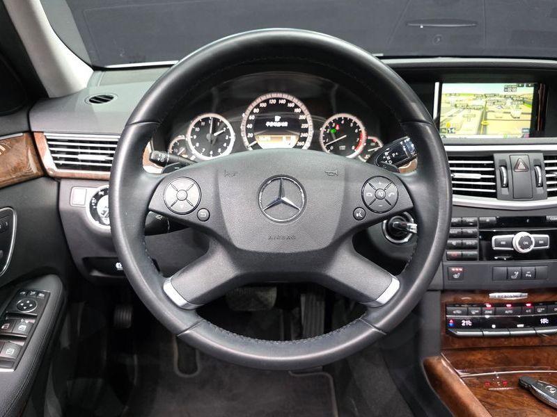2012 Mercedes-Benz E-Class E300 Elegance photo 12