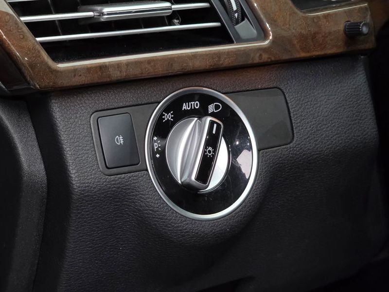 2012 Mercedes-Benz E-Class E300 Elegance photo 15