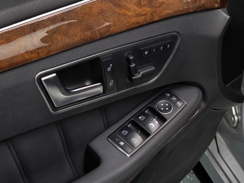 2012 Mercedes-Benz E-Class E300 Elegance photo 16