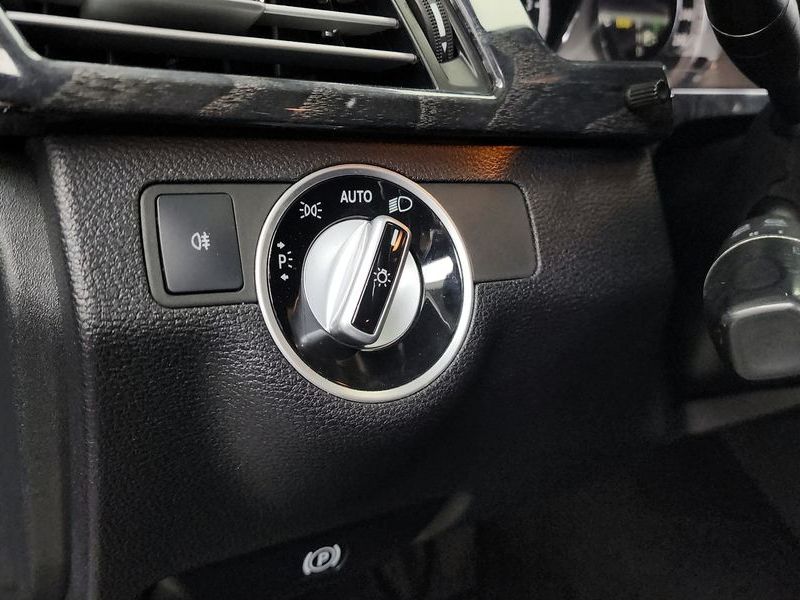 2013 Mercedes-Benz E-Class E220 CDI Avantgarde photo 16