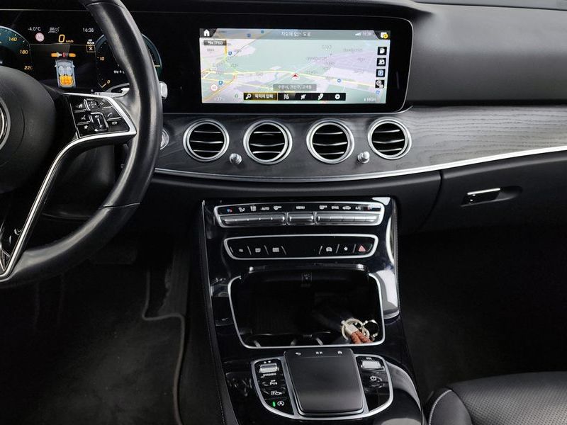 2022 Mercedes-Benz E-Class E250 Avantgarde photo 14