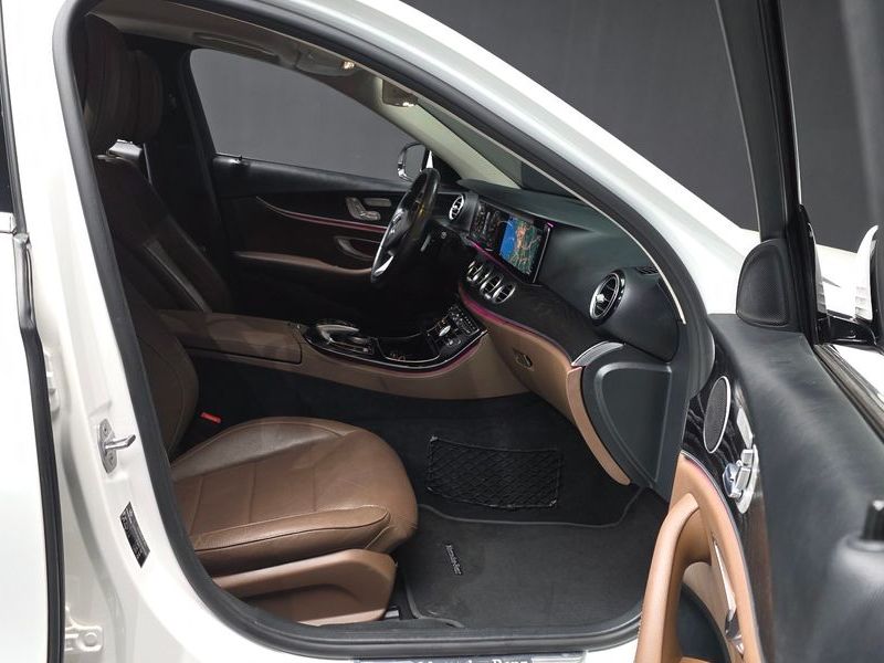 2017 Mercedes-Benz E-Class E300 4MATIC AV Intelligent Drive photo 11