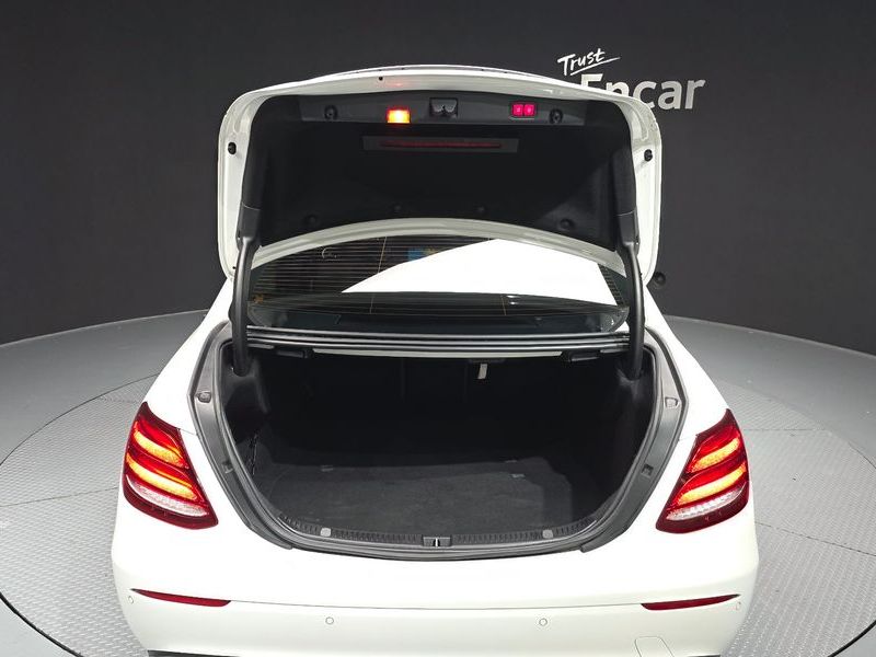 2017 Mercedes-Benz E-Class E300 4MATIC AV Intelligent Drive photo 20
