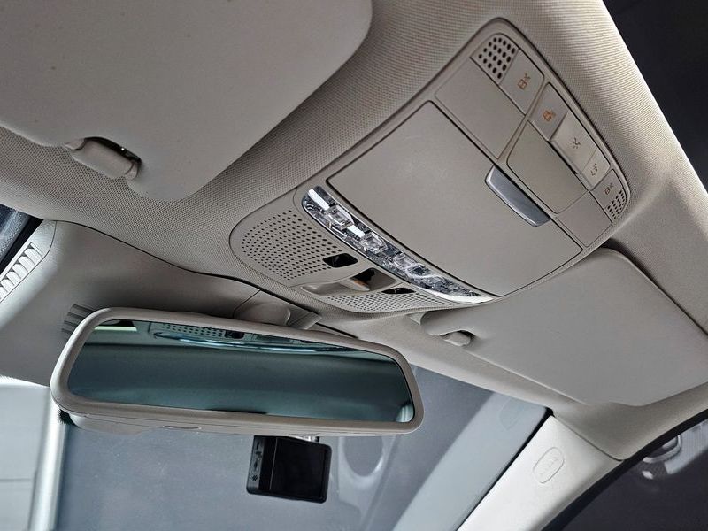 2015 Mercedes-Benz C-Class C200 photo 15