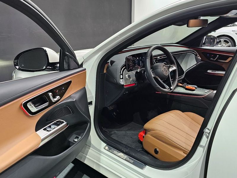 2025 Mercedes-Benz E-Class E200 Avantgarde photo 10