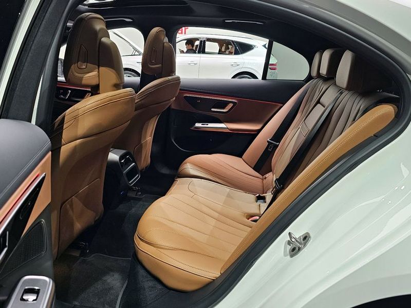 2025 Mercedes-Benz E-Class E200 Avantgarde photo 11