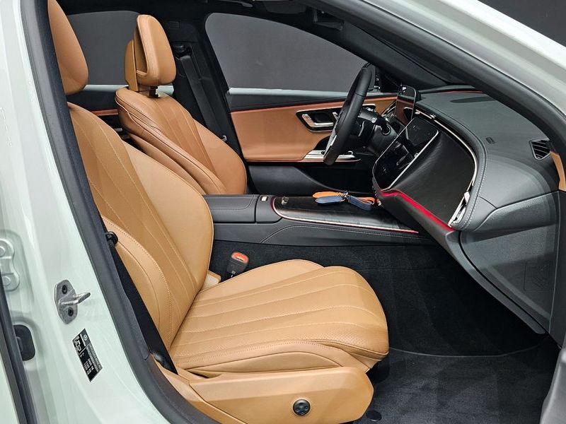 2025 Mercedes-Benz E-Class E200 Avantgarde photo 12