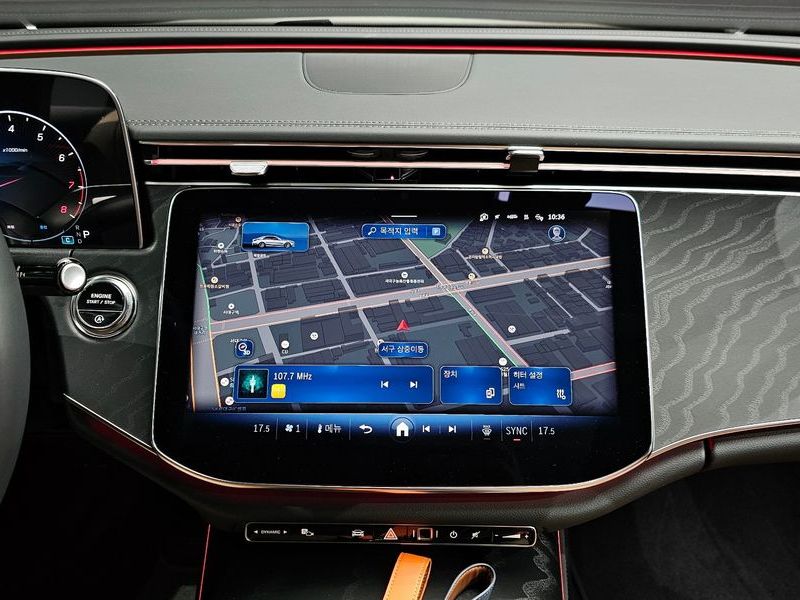 2025 Mercedes-Benz E-Class E200 Avantgarde photo 13