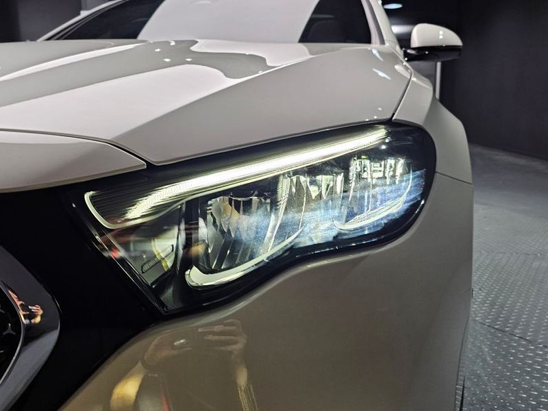 2025 Mercedes-Benz E-Class E200 Avantgarde photo 22