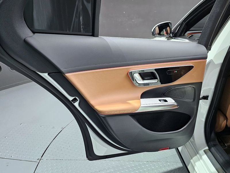 2025 Mercedes-Benz E-Class E200 Avantgarde photo 25