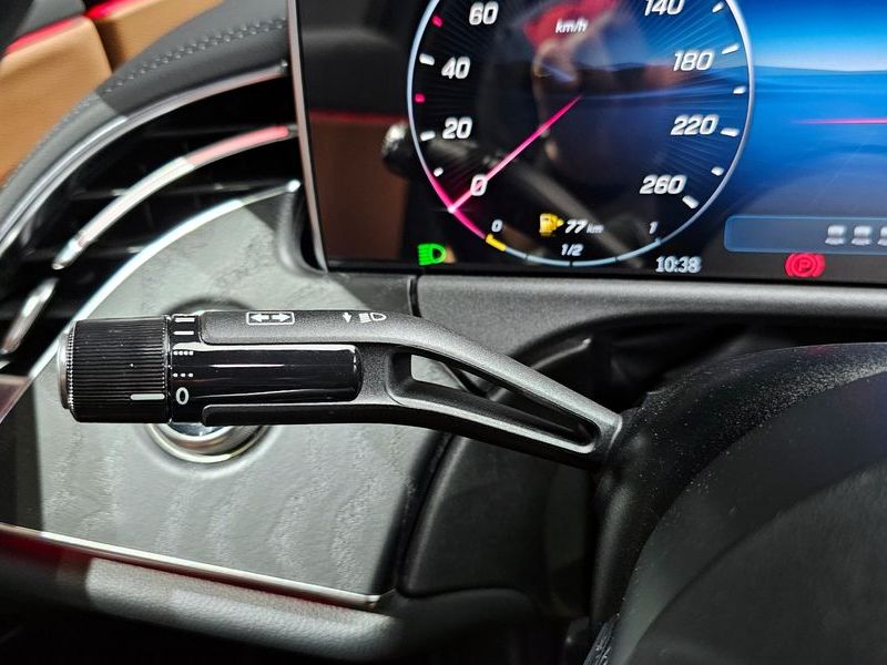2025 Mercedes-Benz E-Class E200 Avantgarde photo 29
