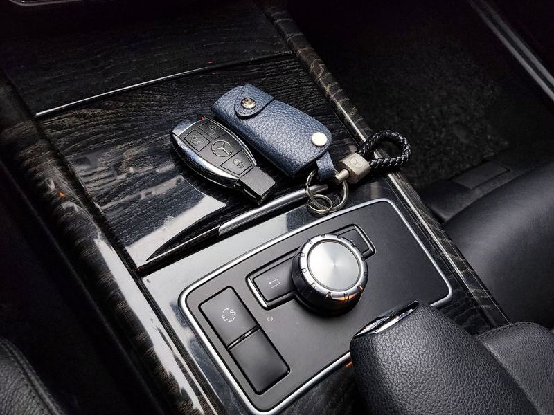 2013 Mercedes-Benz E-Class E220 CDI Avantgarde photo 17