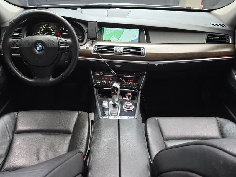 2012 BMW 5 Series GT 30d photo 7