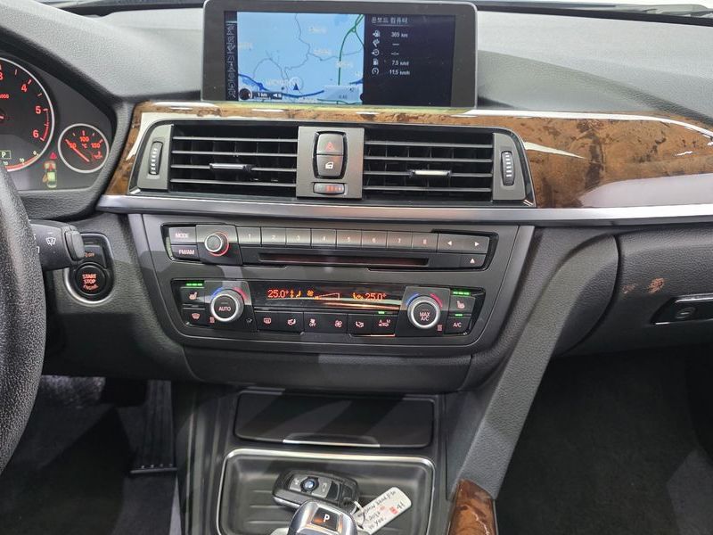 2013 BMW 3 Series 320d xDrive photo 16