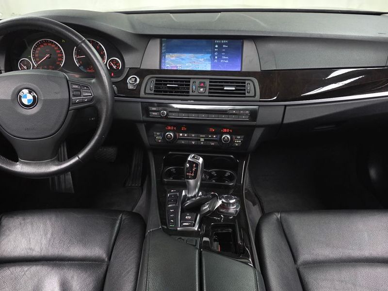 2012 BMW 5 Series 528i xDrive photo 7