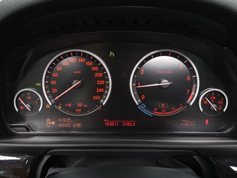 2012 BMW 5 Series 528i xDrive photo 8