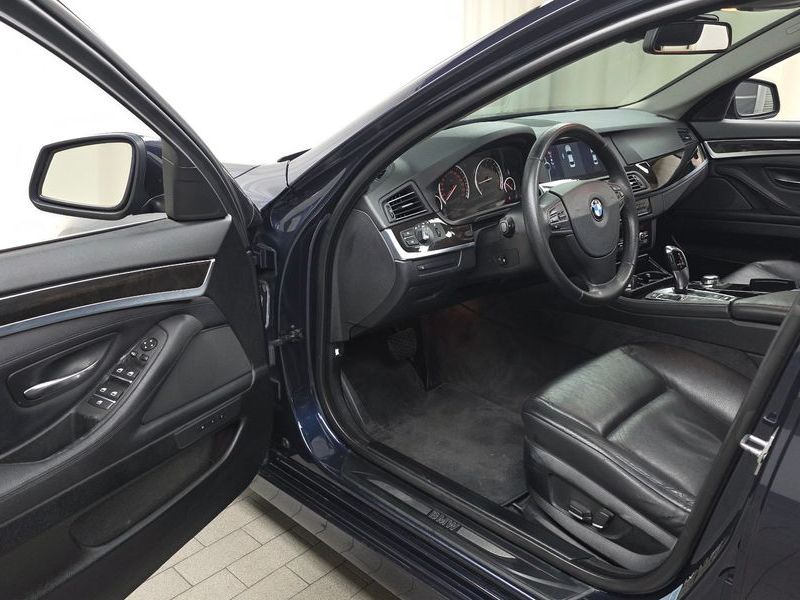 2012 BMW 5 Series 528i xDrive photo 10