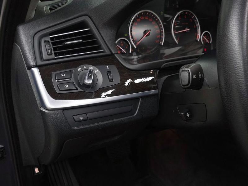 2012 BMW 5 Series 528i xDrive photo 13