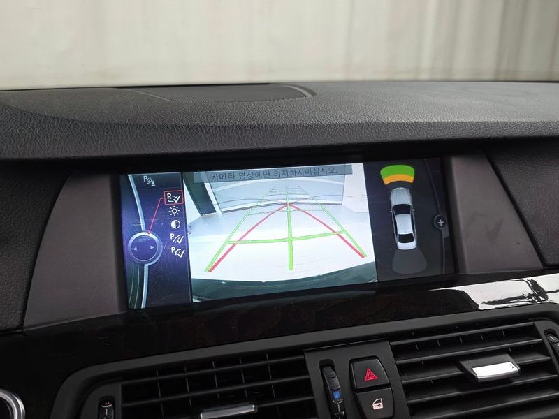 2012 BMW 5 Series 528i xDrive photo 16