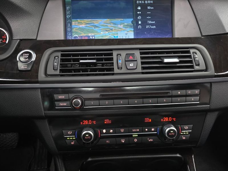 2012 BMW 5 Series 528i xDrive photo 17