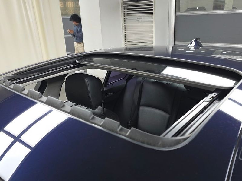 2012 BMW 5 Series 528i xDrive photo 19