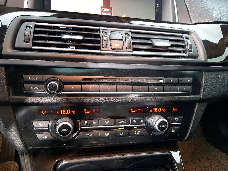 2015 BMW 5 Series 528i photo 11
