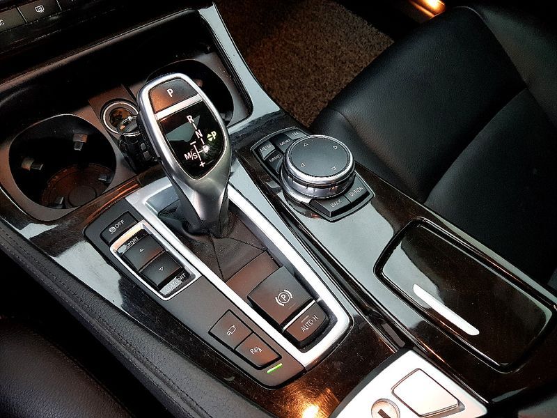 2015 BMW 5 Series 528i photo 12