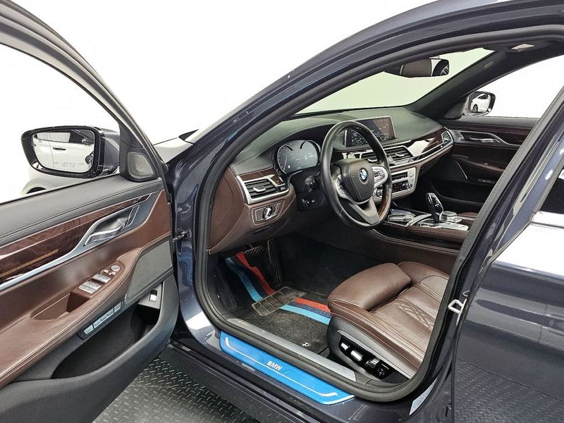 2016 BMW 7 Series 730Ld xDrive photo 10