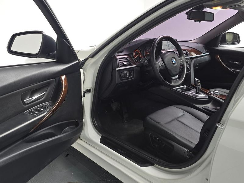 2012 BMW 3 Series 320d photo 10