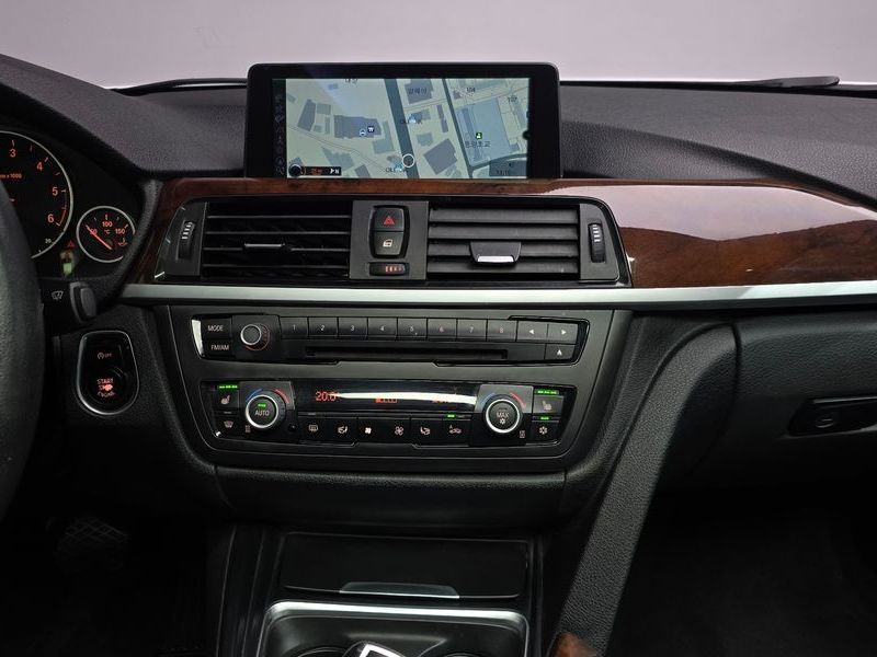 2012 BMW 3 Series 320d photo 14