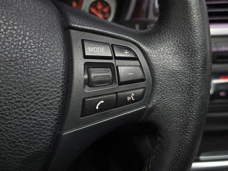 2012 BMW 3 Series 320d photo 17