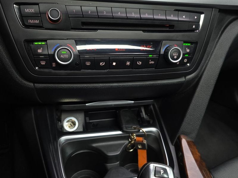 2012 BMW 3 Series 320d photo 19