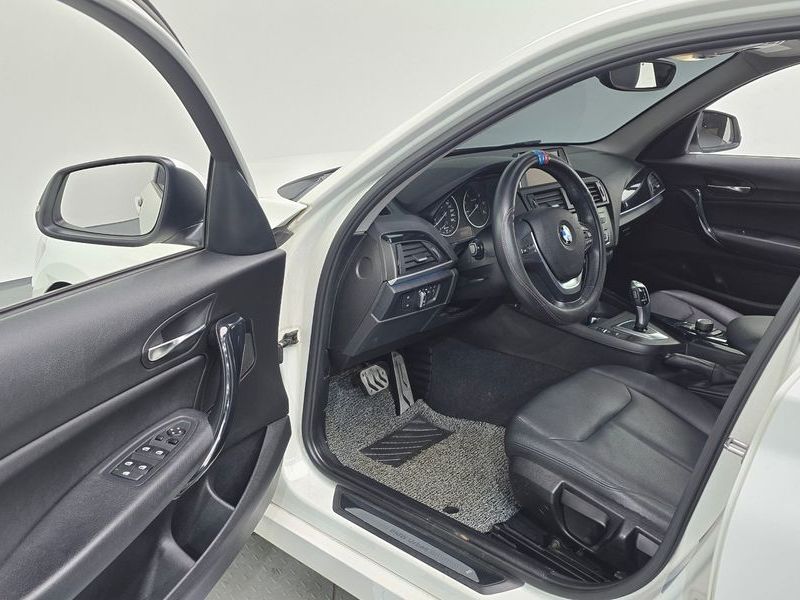 2014 BMW 1 Series 118d Urban 5Dr photo 10
