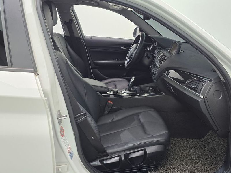 2014 BMW 1 Series 118d Urban 5Dr photo 11