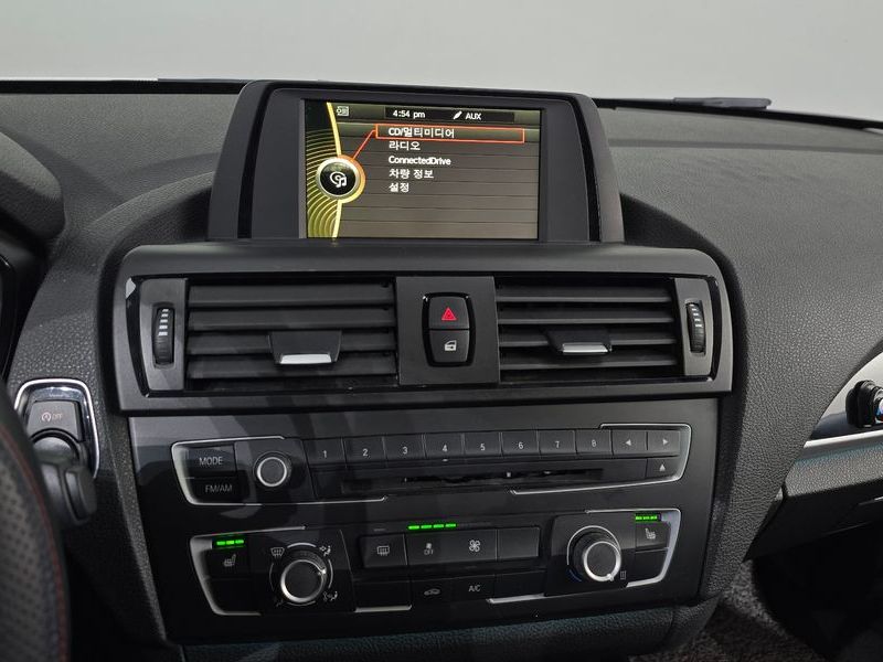 2014 BMW 1 Series 118d Urban 5Dr photo 14