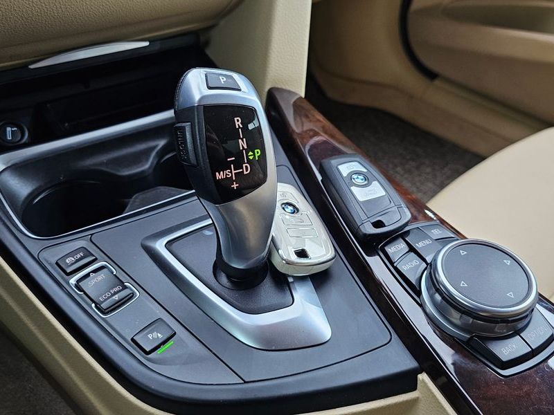 2015 BMW 3 Series 320d photo 9